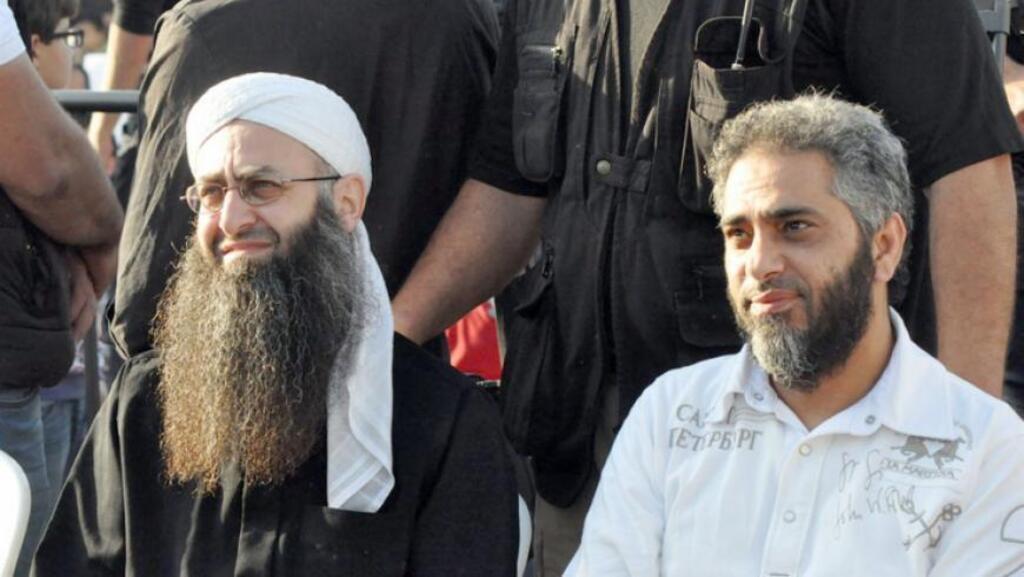 رحلة الفنان اللبناني فضل شاكر من الغناء إلى التطرف وما مصيره بعد أن سلم  نفسه للجيش؟ - مونت كارلو الدولية / MCD