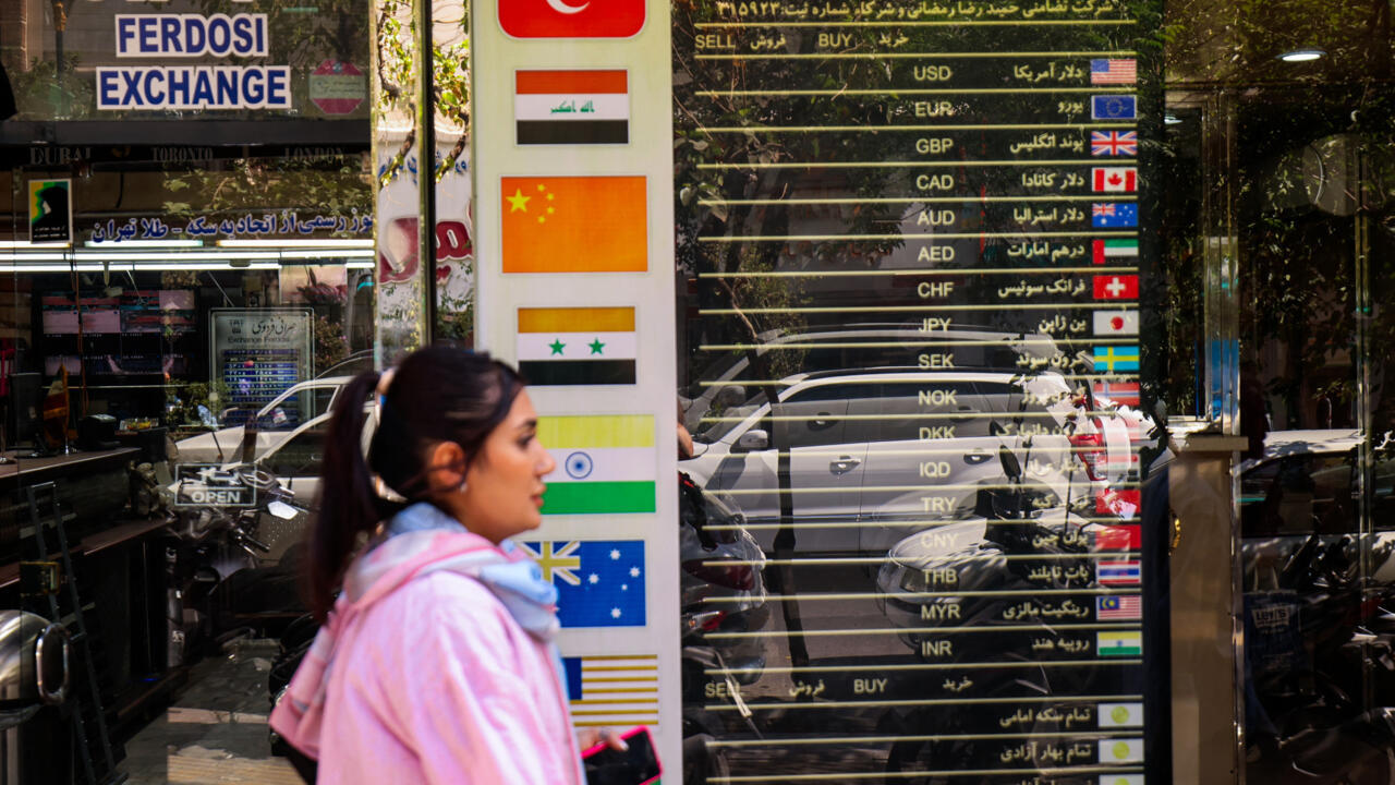 "سينتهي أمرنا".. إيرانيون يتخوّفون من تأثير العقوبات الدولية عليهم
