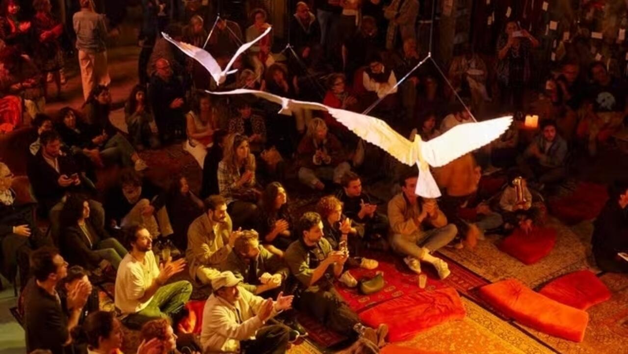 من الحمّص إلى المقلوبة.. مطعم باريسي "يطبخ السلام" بين الفلسطينيين والإسرائيليين
