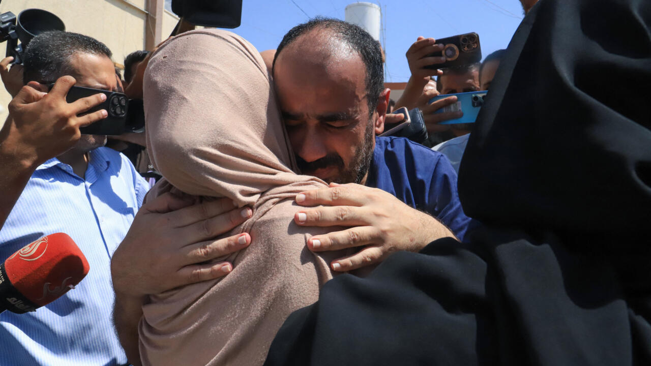 بعد قتله بغارة إسرائيلية.. مدير مجمع الشفاء الطبي في غزة ينفي أن يكون شقيقه قنّاصا في حماس