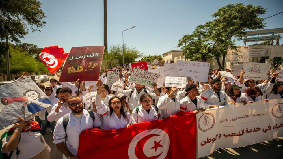 احتجاجات الاطباء الشبان في تونس
