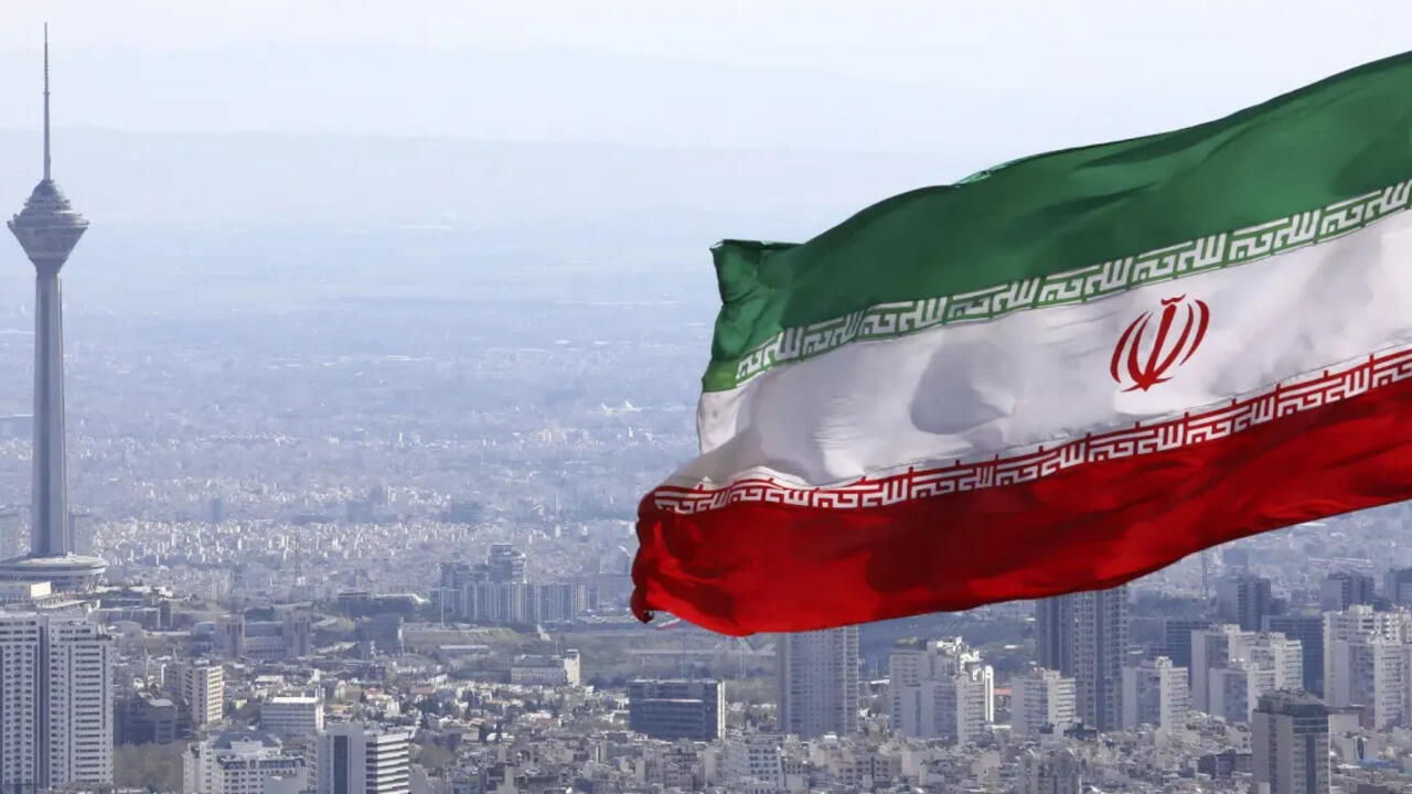 طهران "على حافة الانهيار البيئي".. بزشكيان يدعو لنقل العاصمة الإيرانية جنوبا
