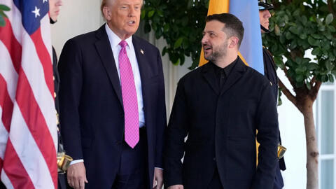 الرئيس ترامب مرحبا بالرئيس زيلينسكي في البيت الأبيض الجمعة 17 أكتوبر 2025، في واشنطن