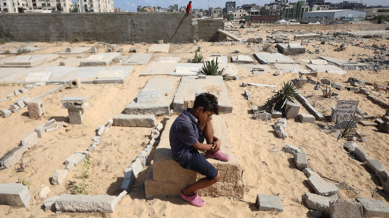 غزة: تحذيرات من شلل في عمل المستشفيات والصليب الأحمر يرسل مساعدات طبية عاجلة