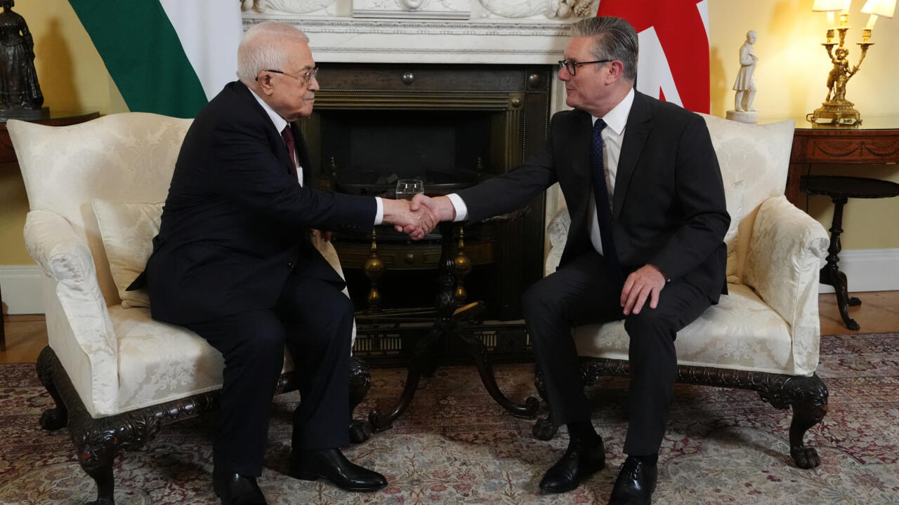 كير ستارمر يستقبل محمود عباس ويؤكد أن الاعتراف بفلسطين "حق لا يمكن إنكاره"