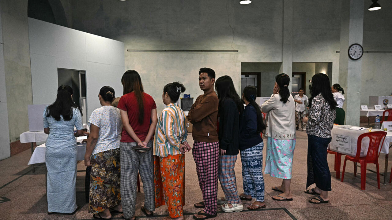 انتخابات برلمانية في بورما بإشراف المجلس العسكري بعد 5 سنوات من الحرب الأهلية