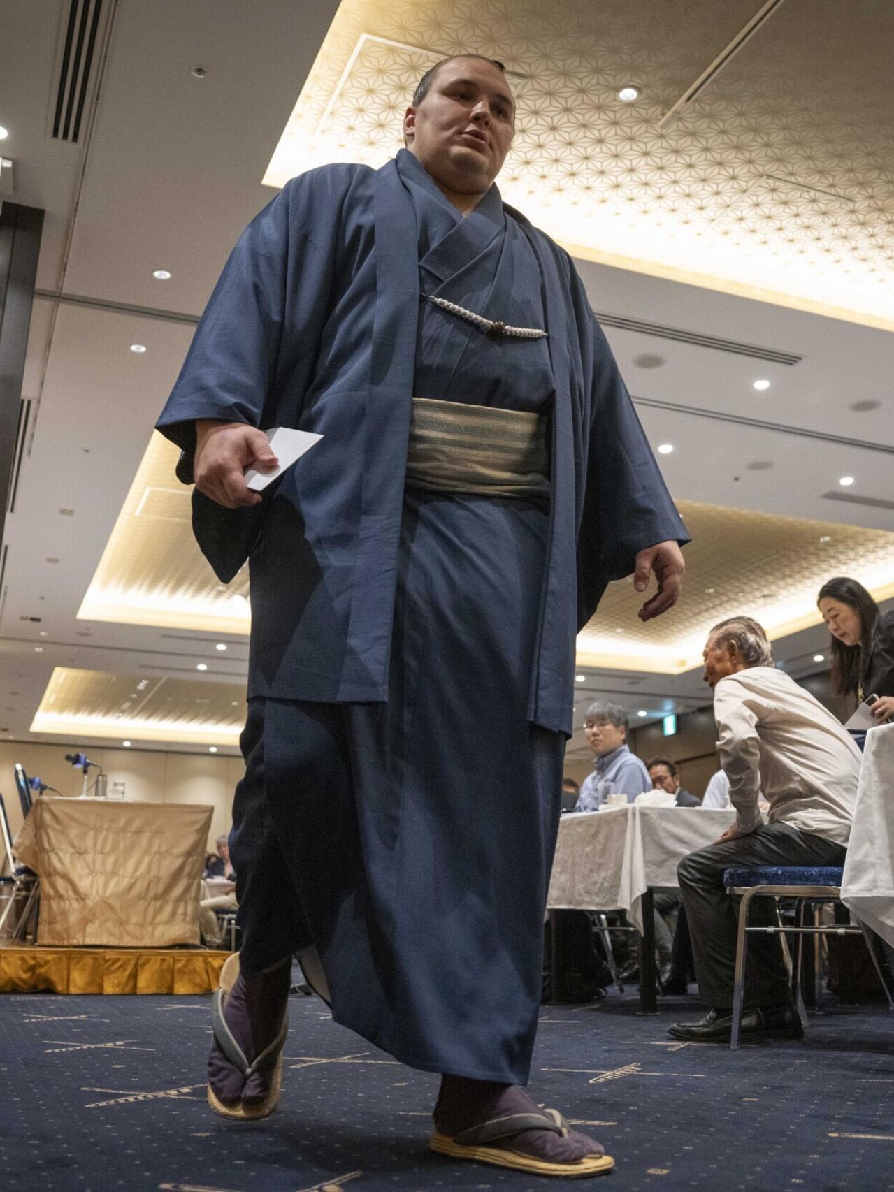 مصارع السومو دانيلو يافهوسيشين. (وكالات)