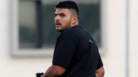 صورة للمشتبه به أكرم في موقع الهجوم.