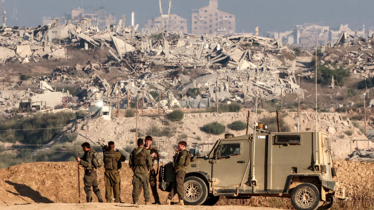 بينهم 145 طفلا.. المجاعة تفتك بـ422 فلسطينيا في غزة وأطباء يلجأون إلى البتر وسط جحيم القصف