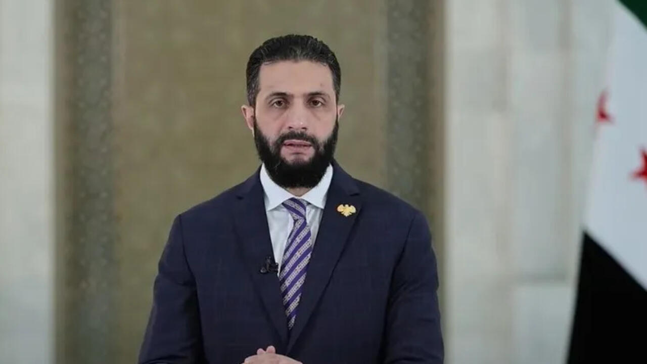 الشرع يضيف "عيد الثورة" على قائمة الأعياد الرسمية في سوريا ويلغي عطلتي تشرين والشهداء