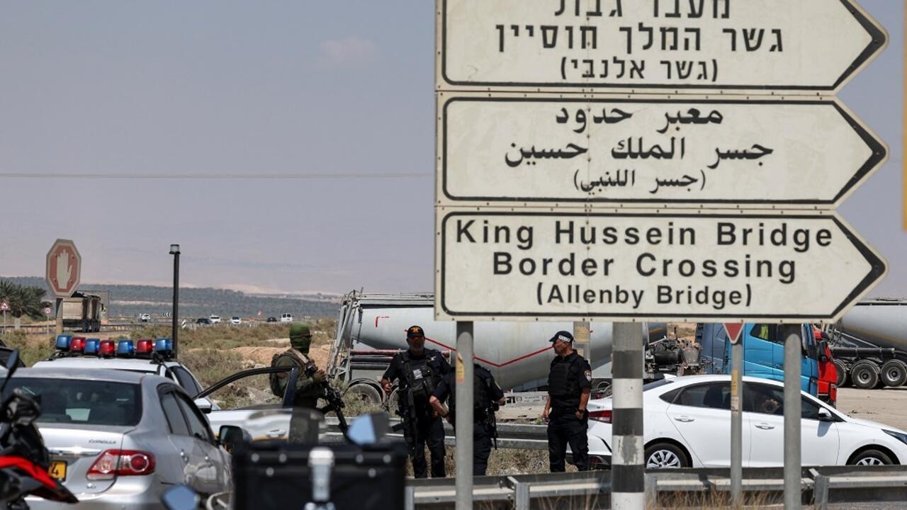 إغلاق جسر اللنبي"حتى إشعار آخر" يحرم الفلسطينيين من منفذهم الوحيد إلى الخارج