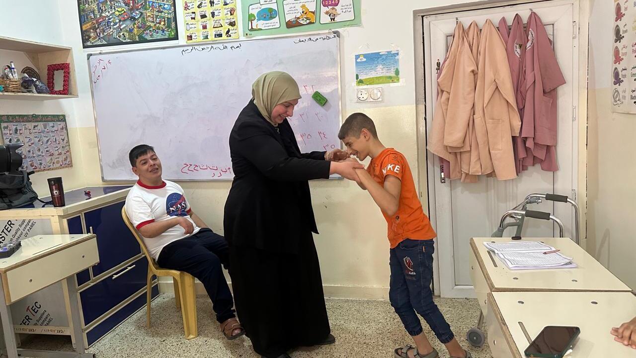 العراق: أم موصلية تُحول فقدان ابنها إلى حياة لمئة طفل من ذوي الهم