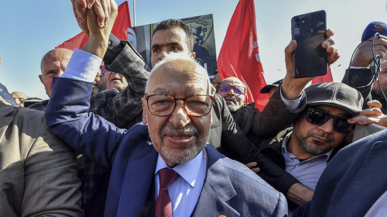 تونس: تأجيل محاكمة راشد الغنوشي وعدد من قيادات النهضة في قضية التآمر على أمن الدولة