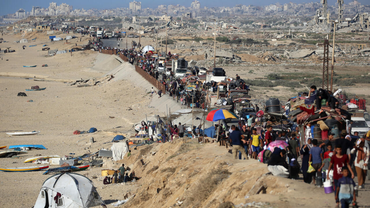 150 هدفًا في يومين.. إسرائيل تمطر غزة بالقصف وتدفع مئات الآلاف للنزوح عبر "مسار مؤقت"