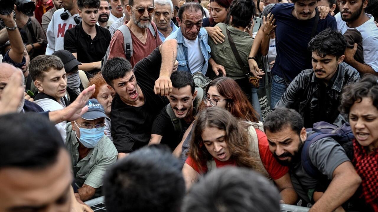 حزب الشعب الجمهوري يعارض قرارا قضائيا بتغيير مسؤوله في إسطنبول.. "أحكام باطلة ولاغية"