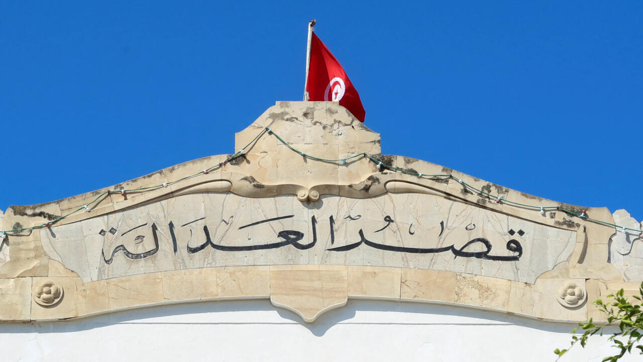 جدل واسع في تونس بعد حكم بالإعدام على رجل اتُّهم بإهانة الرئيس على مواقع التواصل