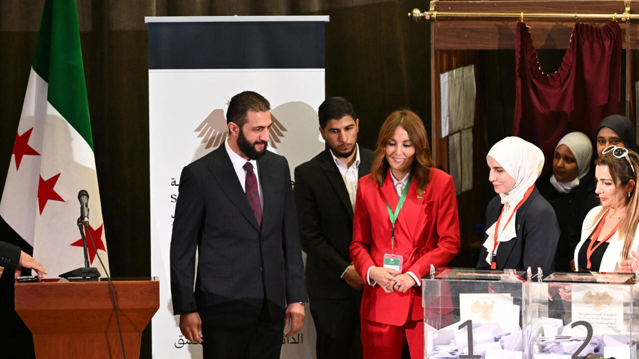 ردا على الجدل.. مستشار الشرع يؤكد "العمل الجهادي أوصل الرئيس للحكم وليس الانتخابات"