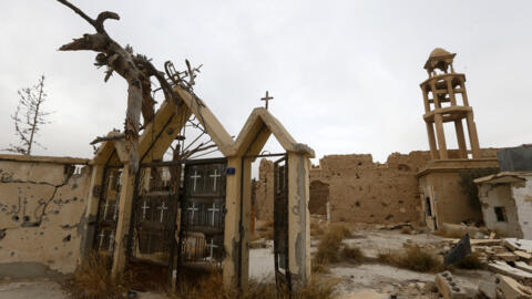 صورة للأضرار التي لحقت بدير مار إليان الكاثوليكي السرياني الذي يعود للقرن الخامس والواقع  بالقرب من بلدة القريتين الواقعة بمحافظة حمص، نتيجة الهجوم الذي شنته جماعة الدولة الإسلامية التي سيطرت على المدينة في عام 2015.  20 ديسمبر/كانون الاول 2021.