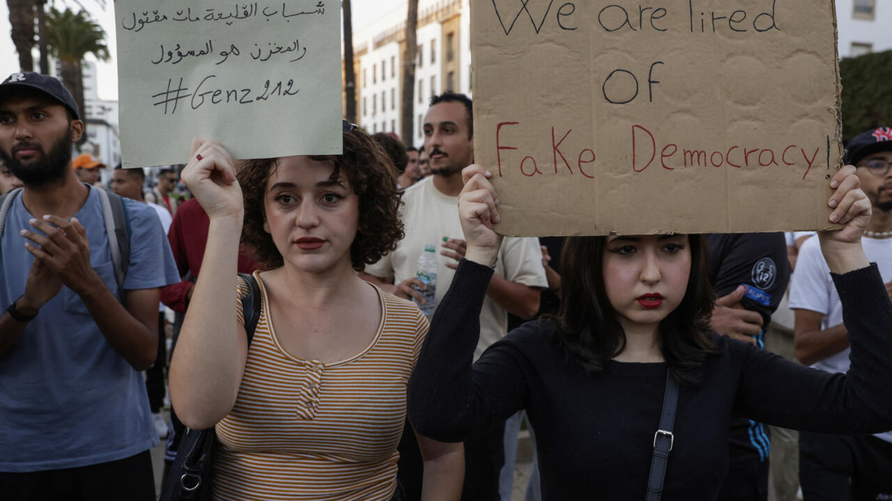 "لوبوان": احتجاجات "جيل زد" في المغرب لا يمكنها إلا أن تنتقل إلى الجزائر وتونس