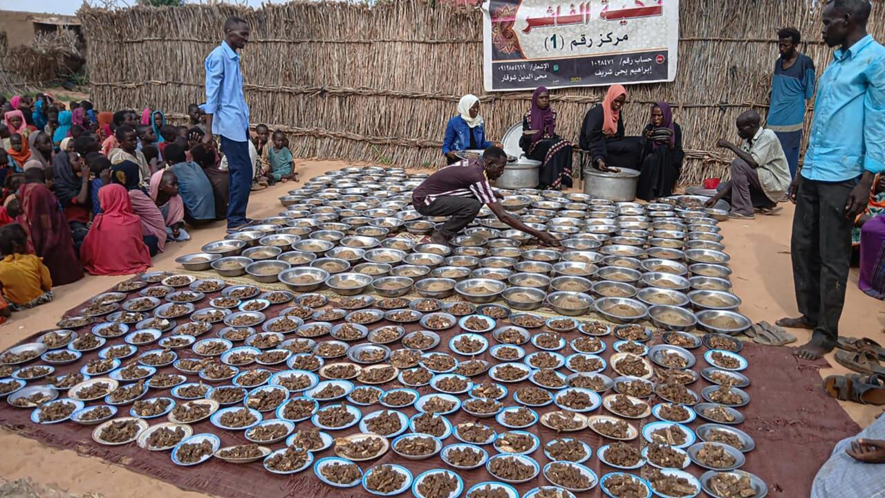 سودانيون يقتاتون أوراق الشجر مع انعدام الطعام في المدن المحاصرة