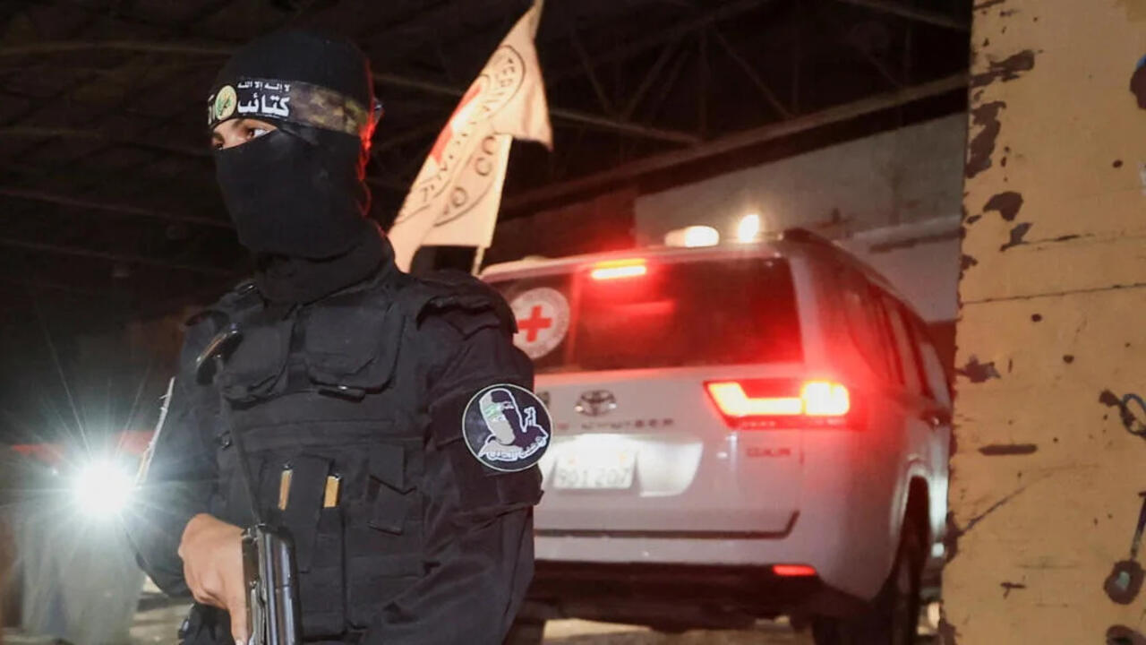 غزة: إسرائيل تتسلم رفاة 4 رهائن آخرين وتقيد المساعدات إلى النصف.. وترامب يحذر حماس من عدم نزع سلاحها