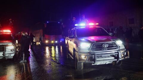 خروج الحافلات التي تقل آخر دفعة من مقاتلي قوات سوريا الديمقراطية من حي الشيخ مقصود نحو شمال شرق سوريا.