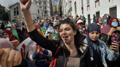 الجزائر العاصمة. نساء في مظاهرة 8 مارس 2021، وفي إطار إحدى احتجاجات الحراك الشعبي.